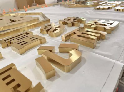 兰考拉丝不锈钢字的特点。